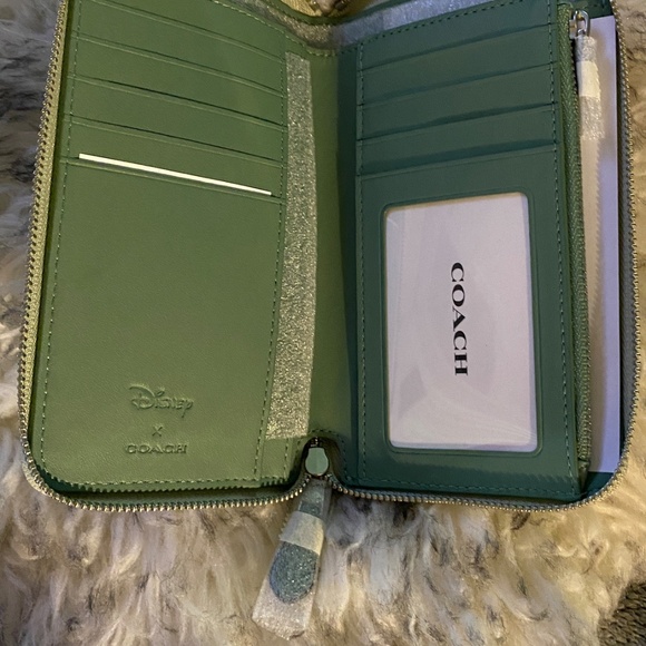 Coach Disney X Coach Medium Zip Wallet With Tiana!! - Picture 4 of 6
